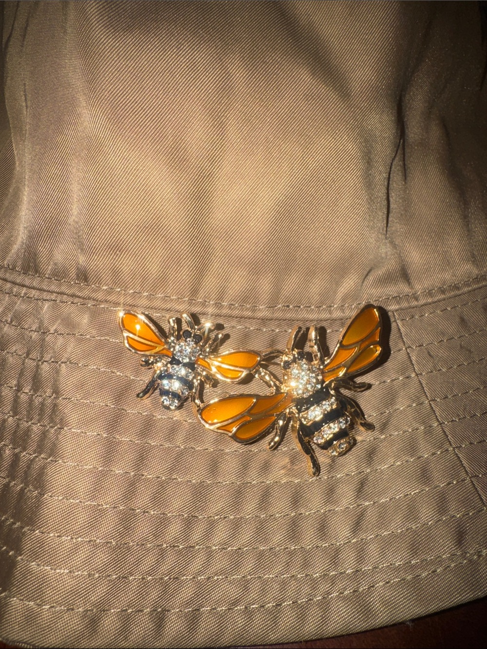 Gold Bee Brooch Set with Amber Enamel Wings - Women Jewelry - Picture 4 of 10